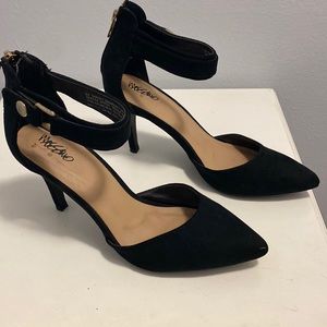Black closed toe pumps